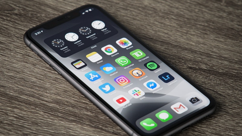 iPhone 17の電源が消えないときの対処法|強制終了できない原因と今すぐ試せる解決策