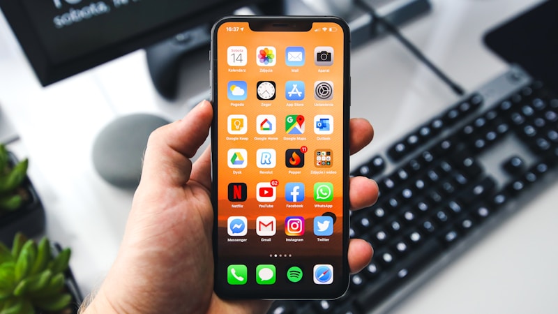 iPhone 17の電源が消えないときの対処法|強制終了できない原因と今すぐ試せる解決策