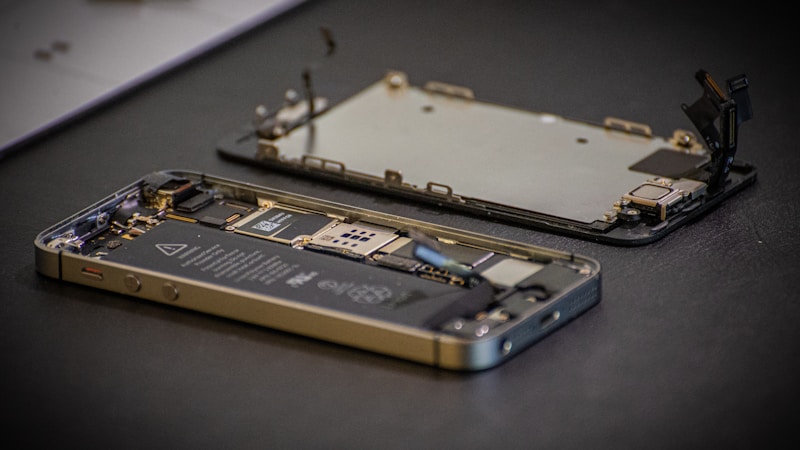 iPhone 17の電源が消えないときの対処法|強制終了できない原因と今すぐ試せる解決策